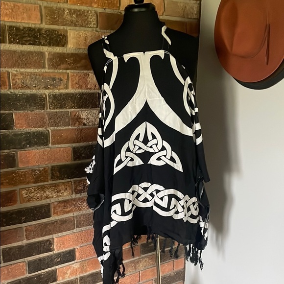 Black and White Multi Way Sarong - Picture 1 of 5